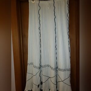 Womens Unmarked maxi black and white skirt with flowers and mirrors